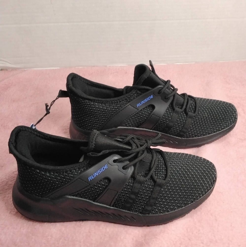Runside black youth 5 shoe or women's 7